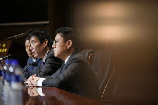 官方：欧冠对波尔图被认定高风险 巴萨宣布9条安保措施巴塞罗那通过俱乐部官方网站，发布了下周对波尔图的欧冠小组赛的安保协议，包括呼吁客队球迷不要进入指定的客队球迷区以外区域，以及无票球迷请勿前来等。